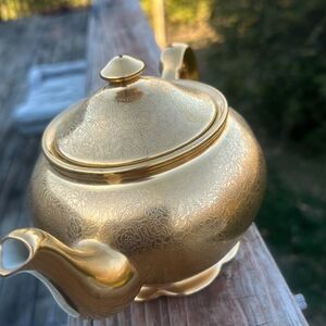 Antique Wheeling Decorative Gold Etched Tea Pot